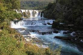 Cijena do bihaća je 50 eura a do une (štrbački buk) 70 eura. Strbacki Buk Wikipedia
