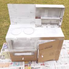 Basteln Mit Kindern Eine Kinderkuche Aus Karton Spielkuche Aus Pappe Spielkuche Kinderkuche Holz Kinderkuche