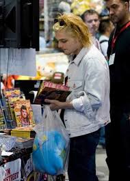 Gerard With Long Blonde Hair Is One Of The Most Worst Hairstyles In The Universe Gerard Way Gerard My Chemical Romance