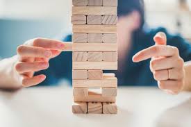 Tiene una estructura desmontable en la que se colocan barreras son unas simples reglas y que quedan ocultas al montar el tablero. Reglas Del Juego De Jenga Juegos Dilemma