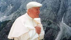 E' lì a testimoniare l'attaccamento del grande papa santo verso il gran sasso, dove con assoluta discrezione innumerevoli volte egli venne a camminare o a sciare, e il suo amore per le montagne d'abruzzo. A Cortina Il Segno Di Giovanni Paolo Ii Interris It