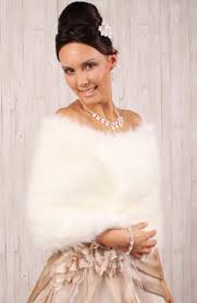 Check spelling or type a new query. Fuchsfell Stola Fur Die Braut Kuschelig Warum Und Bezaubernd Anzusehen Kleiderfreuden