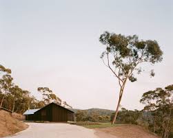 Steve smucker is an experienced craftsman with skills ranging from framing to interior trim work. Dreamer Rory Gardiner Two Sheds Divisare