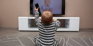 Ist Fernsehen Schadlich Fur Ein Baby Darauf Sollten Eltern Achten