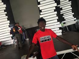 Itabidi ukuje Na kiti yako kutoka nyumbani ukichelewa..juu itakuwa ni  tricky sana... Ambia mwanzako Tricky sana!!