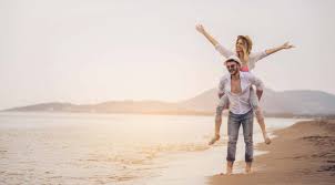 Wie lange sie zusätzlichen urlaub bei einem todesfall bekommen, ist in den allermeisten fällen nicht nur für die eigene hochzeit gibt es häufig einen arbeitsfreien tag, auch bei feierlichkeiten und. Reisegeschenke Zur Hochzeit 25 Schone Ideen Produkttipps In Der Ubersicht