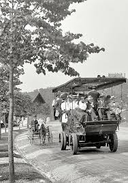 Circa 1908 Riverside Drive New York Tourists In An Electric Charabanc Or Automobile Bus Old Photos Nyc History Vintage New York
