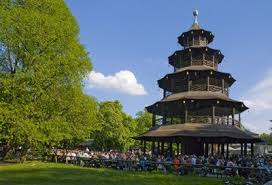 Der englische garten in münchen zählt mit einer fläche von 3,7 km² zu den größten innerstädtischen grünanlagen der welt. Stadtfuhrung Mit Dem Rad Munchen Entdecken Weis S Er Stadtvogel