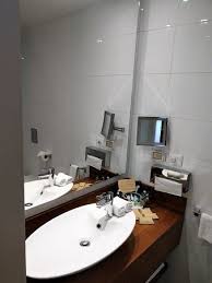good layout. sink that doesn't cause