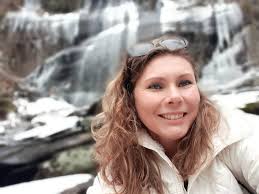 Sarah Lindbom's Instagram, Twitter & Facebook