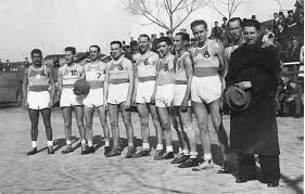 In realtà la pallacanestro aveva già vissuto. Il Canestro Del Secolo Cent Anni Di Basket Firmato Sgt 1920 2020 Trieste News