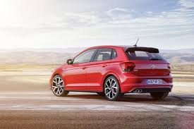 The polo gti comes ready with a 2.0 litre turbocharged tsi engine and advanced features. Der Neue Volkswagen Polo Gti Erscheint In Seinen Ersten Skizzen Kommt Im Juni An Und Zeigt In Einer Kleinen Flasche Auf Den Golf Gti