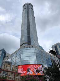 賽格大廈整棟在下午無故出現晃動，引致大批市民慌張撤離。 目前整棟大廈已經完全封閉，位於大廈內的人員已全部安全撤離。 據當時身處大廈的人士透露，於 12 時 15 分左右已經感覺到大廈有輕微的晃動，到1時晃動更加明顯，各人開始陸續撤離。 Wdo8s 2ecfyj M