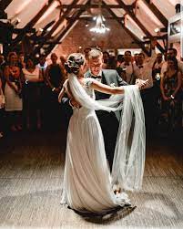 Brautkleid Schleier Brautfrisur Brautpaar Hochzeitstanz Vintage Cinderella Koln Bride Wedding Dresses Lace Wedding Dresses