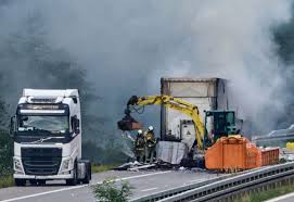 50.000 Euro Sachschaden bei Lkw-Brand auf Autobahn — WELT