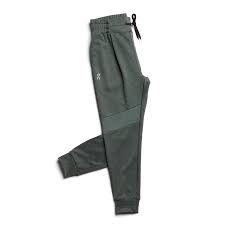 Slipping on a pair is no longer thought of as sacrificing style for comfort, especially since celebrities like hailey bieber and emily. Sweatpants Comfortable Breathable Joggers On
