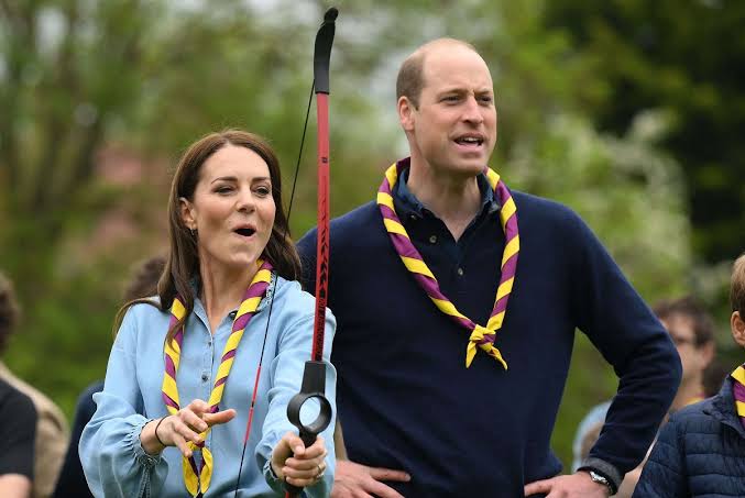 Prince William and Kate Middleton's Embarrassing Mishap on Royal Tour Goes  Viral