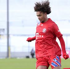 Alle spieler alle rückennummer aktuelle.am letzten spieltag müssen die bayern nun gegen die eintracht aus frankfurt die meisterschaft klar machen. Dfb Pokal Das Steckt Hinter Den Besonderen Trikots Des Fc Bayern Welt