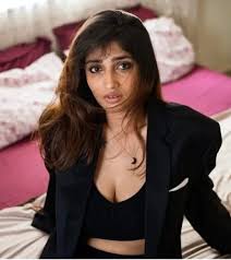 Priya Vadlamani | మ‌త్తెక్కించే చూపుల‌తో పిచ్చెక్కిస్తున్న ప్రియ  వడ్లమని..-Namasthe Telangana