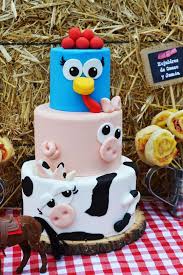 The Farm La Granja Birthday Party Ideas Photo 2 Of 16 Barn Cake Farm Animal Cakes Farm Cake