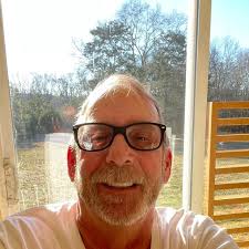 How old do you think I am here? 🤔👇🏼