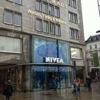 Find irritant free beauty, skincare & household products that are free of ingredients like retinol/retinal, glycolic acid, alpha hydroxy acids, benzoyl peroxide and peeling or resurfacing agents that can make your skin sensitive. Nivea Haus Kosmetikladen In Hamburg