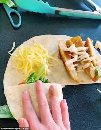 Woman Shares Incredible Wrap Hack To Make It Easier To Toast Daily Mail Online