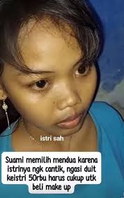 Kalau mau istrimu cantik, siapin modal yang banyak, Tuan! 😄 Minta istri  glowing dan glow up, tapi kasih duit cuma 50 ribu buat skincare + makeup?  🙄 50 ribu mah paling dapet