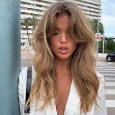 Jul 17, 2020 · frangia lunga, a tendina, corta: La Frangia A Tendina Lunga Arricchisce I Tagli Capelli 2022 Amica