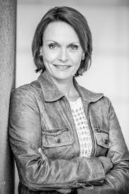 Simone works as a tv presenter for the wdr lokalzeit köln, vox, zdf and many others. Simone Standl Simone Standl Wdr Moderatorin