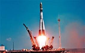Korolov S R7 Rocket Launches Vostok 1 Into Orbit Raumfahrt Flugzeug