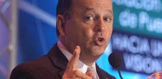 Sec. de Educación reconoce a Juan Santiago