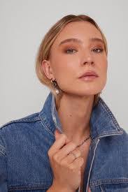 Fay Bloom's Instagram, Twitter & Facebook