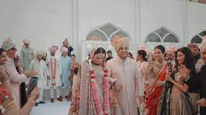 Move Over Wedding Pictures Professionally Shot Gifs Are The New Trend Wedding Pictures Indian Wedding Planning Wedding Videos