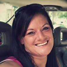 Ariana Gifford's Instagram, Twitter & Facebook