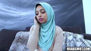 Muslim girl practicing blowjobs - PORNORAMA.COM