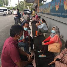 Poslaju menyediakan perkhidmatan kurier untuk penghantaran samada dokumen ataupun bungkusan bagi penghantaran domestik dan juga luar negara. Jabatan Imigresen Malaysia Gedung Pemerintah Di Shah Alam