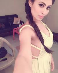 Mouni Roy Hd Wallpaper And Photos With Biography Free Download Actress Host Mouni asking her fans to stay safe and follow rules in the wake of coronavirus lockdown. mouni roy hd wallpaper and photos with