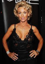 Kelly Carlson - Free pics, galleries & more at Babepedia