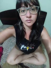 Estuve al al alcance de quién quiso tomar mi mano, tragué mucho covid y  ahora estoy resistiendo. El dolor de cabeza me está matando, vuelo en  fiebre y tengo miedo, agote todo