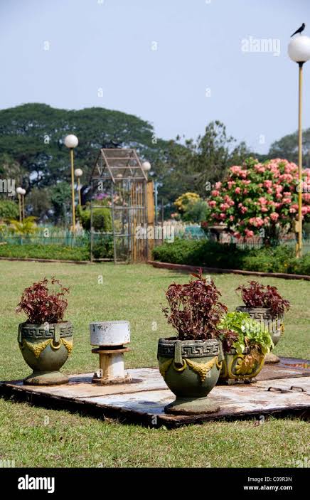 Hanging garden mumbai hi-res stock photography and images - Alamy
