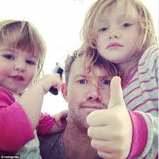 Eddie Perfect leaves Offspring fans guessing
