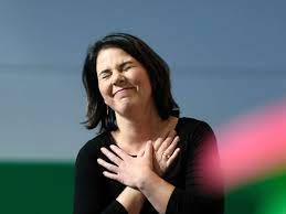 Check out featured articles and pictures of annalena baerbock preceded by: Annalena Baerbock Belehrungspolitik In Sachen Suvs Grunen Chefin Uberrascht Mit Aussage Politik