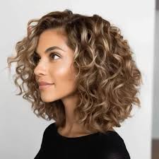 Hello! I'm fairly new to town and need a new hairdresser! Looking for  someone who specializes in curly hair cuts 🙂 Thank you!