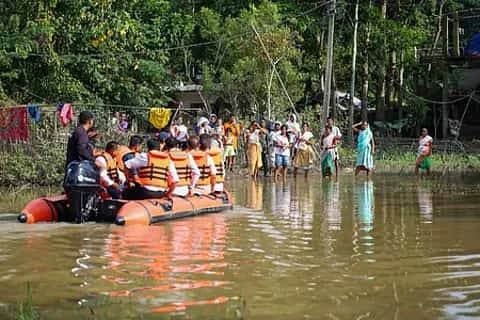 ভয়াবহ বন্যায় বিপর্যস্ত অসম, ক্ষতিগ্রস্ত পরিবারগুলিকে ৭৫ হাজার টাকা  সাহায্য প্রশাসনের | Assam Flood 2026: Government Announces Rs 75000 Interim  Relief For Affected Families