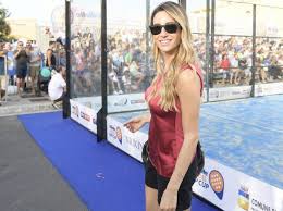 Ha condotto i mondiali sulle reti mediaset. Giorgia Rossi Faccio Autografi Sotto Il Sole La Mia Forza Nonna Ernesta Corriere It