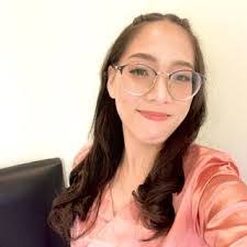 Linda Mende's Instagram, Twitter & Facebook