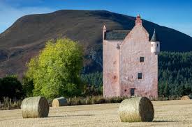 Fairburn Tower in Easter Ross, Scotland, originally built in the 16th  century and recently restored to its former glory : r/ArchitecturalRevival