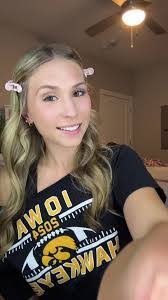 Elizabeth Recker's Instagram, Twitter & Facebook