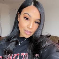 Julia Carter's Instagram, Twitter & Facebook